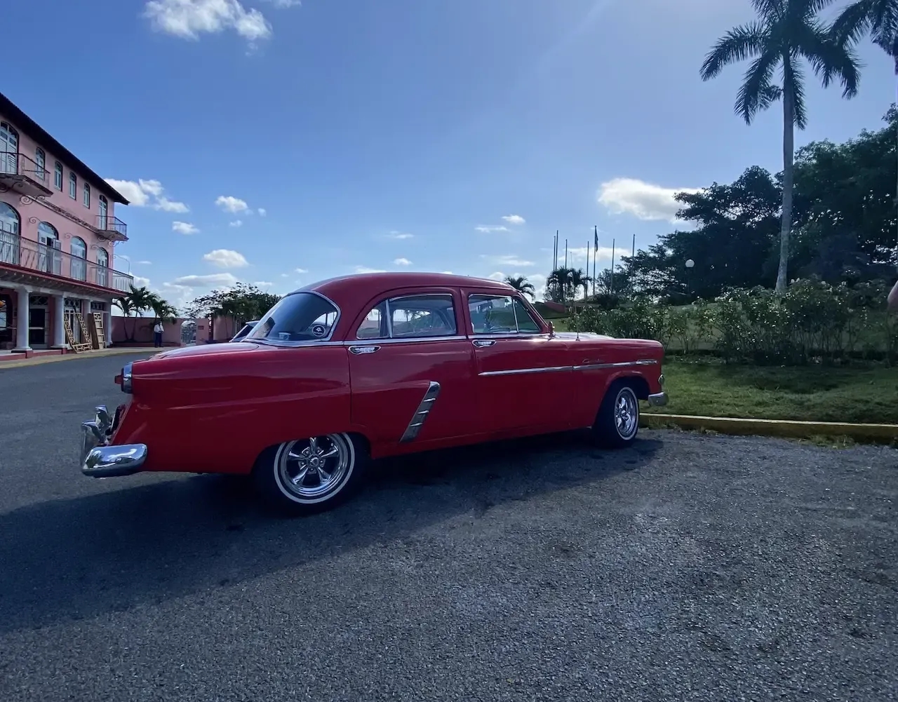 losjazmines-classiccar-parking
