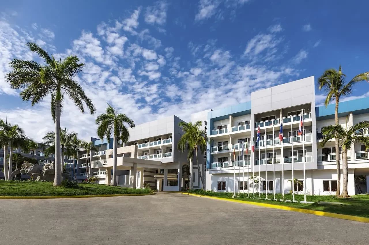 sol-varadero-beach-front-view